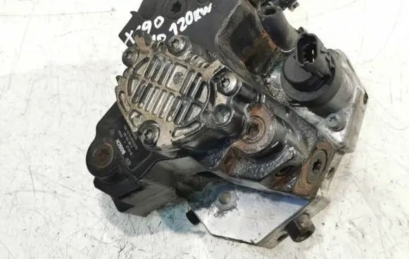 Volvo XC90 Fuel injection high pressure pump 8689591 031035 0445010043
