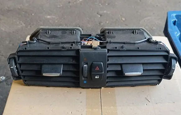 BMW X3 F25 Dash center air vent grill 9184742 9184743