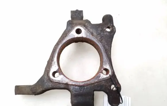 Opel Zafira B Front wheel hub spindle knuckle 13197801