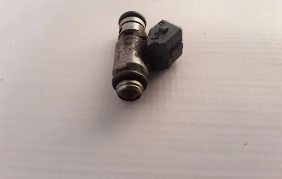 Renault Laguna II Fuel injector 8200058379