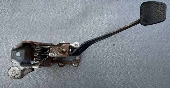 Nissan Patrol Y61 Clutch pedal 46503VB000