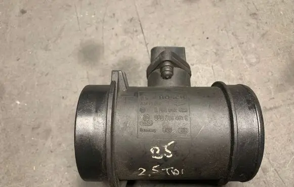 Audi A4 S4 B5 8D Mass air flow meter 0281002429 059906461E