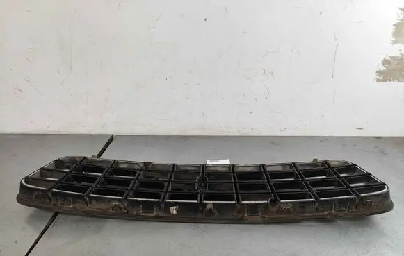 Volvo XC90 Front bumper upper radiator grill 8620641