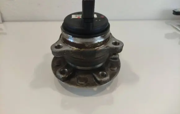 Peugeot 308 Rear wheel hub spindle/knuckle 9803736180