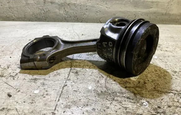 Toyota Corolla E140 E150 Piston with connecting rod