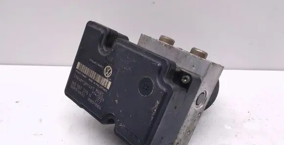 Volkswagen Golf V ABS Pump 1K0907379N 1K0814117F