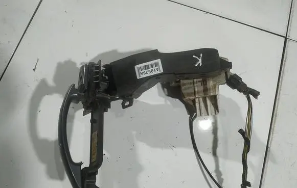 Ford Mondeo Mk III Front door lock xs41a21813de xs41-a21813-de