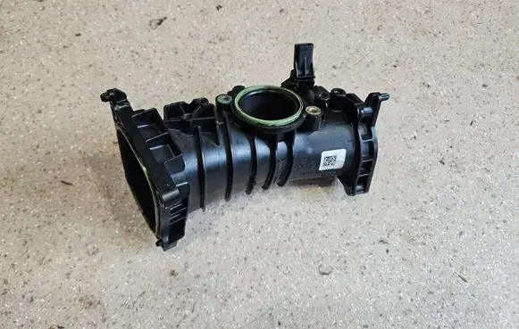 Audi Q7 4M Air intake duct part 059145762 06E906051T