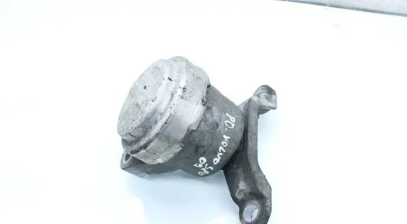 Volvo S80 Engine mount bracket