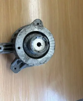 Mercedes-Benz C W205 Engine mount bracket A2052406717 ZGS002