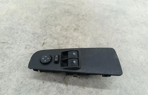 Fiat Grande Punto Quarter vent window switch 735380444735423371