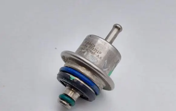 Ford Focus Fuel pressure regulator 5S6G9C968AA