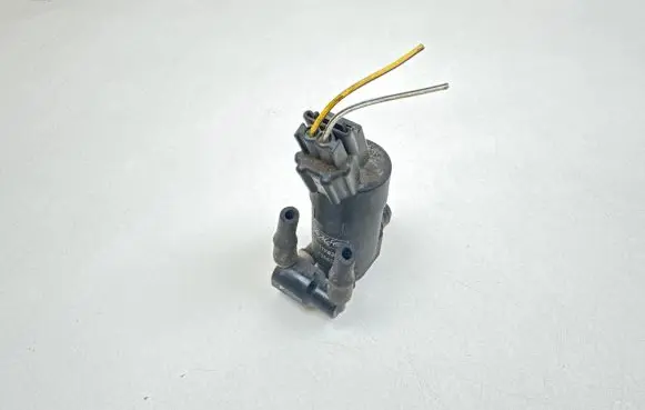 Ford Focus Windscreen/windshield washer pump 1S7117K624FE