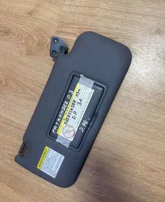 Nissan Pathfinder R50 Sun visor