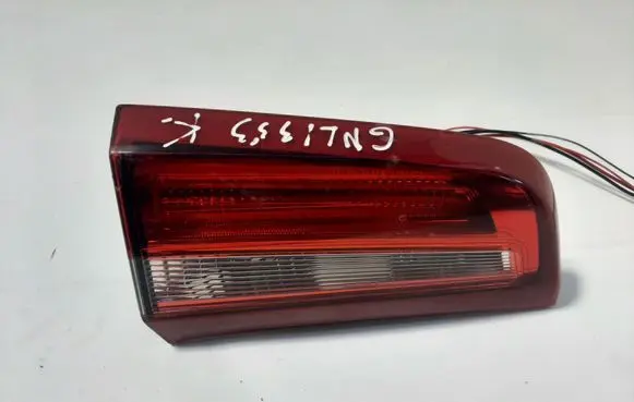 Tailgate rear/tail lights