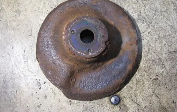 Renault Clio II Coil spring mount 