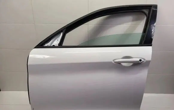 Alfa Romeo Stelvio Front door