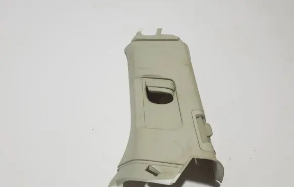 (D)pillar trim (top)