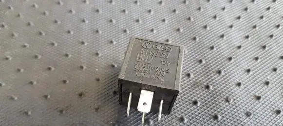 Volkswagen PASSAT B4 Other relay 191955529 5WK1704