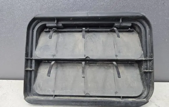 Dacia Sandero III Quarter panel pressure vent 7700838358