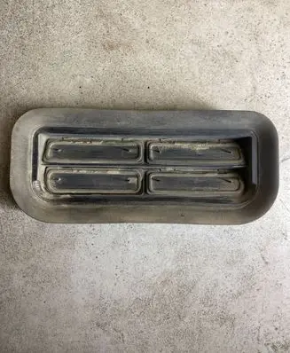 Quarter panel pressure vent