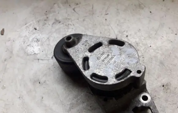 Audi A2 Generator/alternator belt tensioner 045903315A