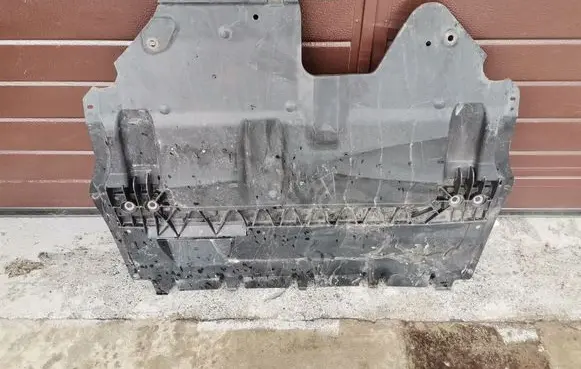 Engine splash shield/under tray