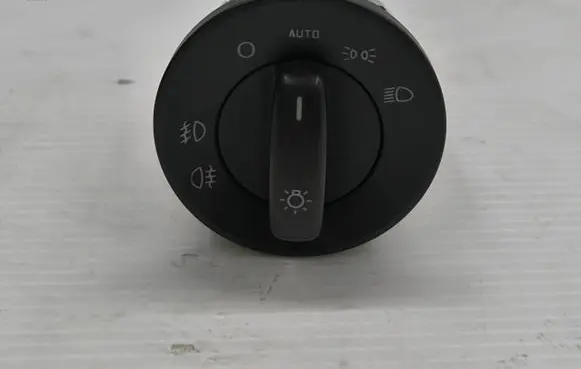 Skoda Octavia Mk2 (1Z) Light switch 1Z0941431J