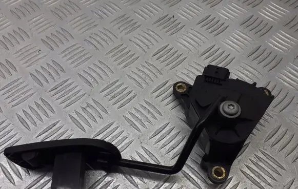 Nissan Note (E11) Accelerator pedal position sensor 18002AX700