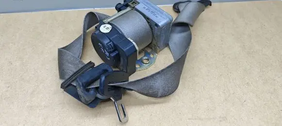 Mercedes-Benz C W203 Front seatbelt 2038600185