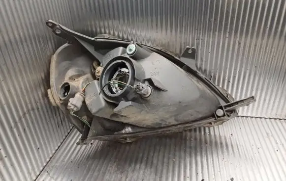 Toyota Yaris Headlight/headlamp 205730B