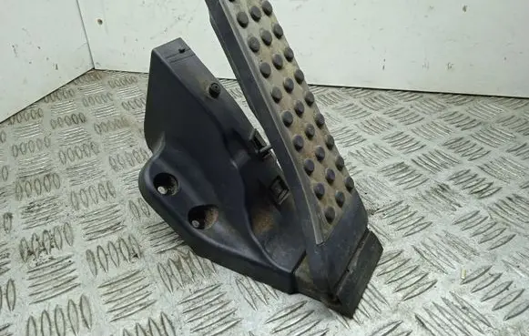 Mercedes-Benz C W205 Accelerator throttle pedal A2053000104