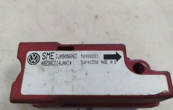 Volkswagen Golf IV Airbag deployment crash/impact sensor 1J0909606D