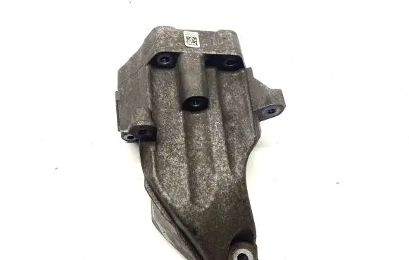 Mercedes-Benz E W212 Engine mounting bracket A6512230004