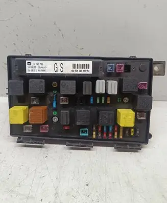 Opel Astra H Fuse module 13206746 5DK00866852