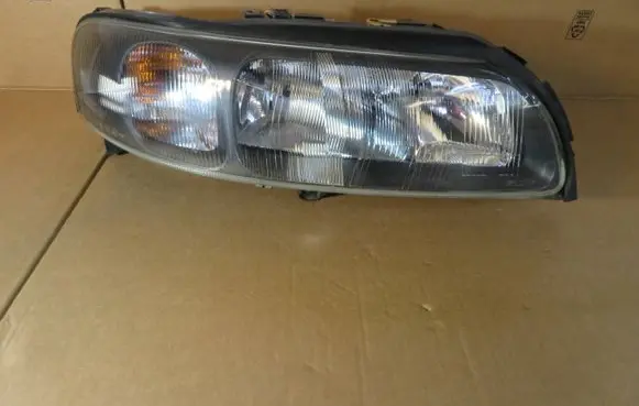 Volvo V70 Headlight/headlamp 8693568 89007908