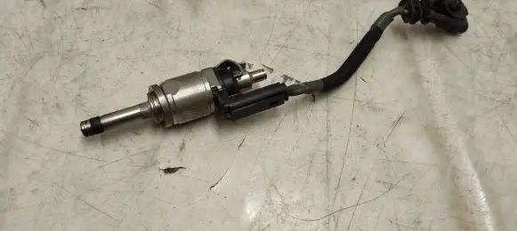 Volvo XC90 Fuel injector 31336653