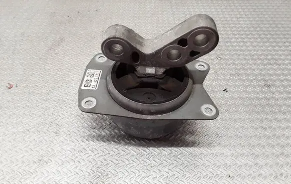 Opel Insignia A Engine mount bracket 13322171