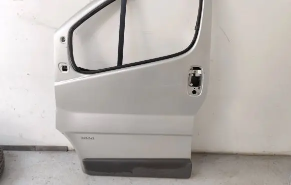Opel Vivaro Front door