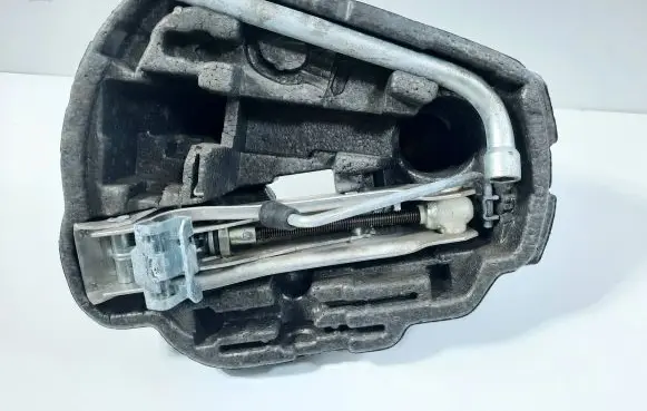 Volkswagen Golf IV Tool box 1J0012115M