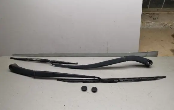 KIA Optima Front wiper blade arm