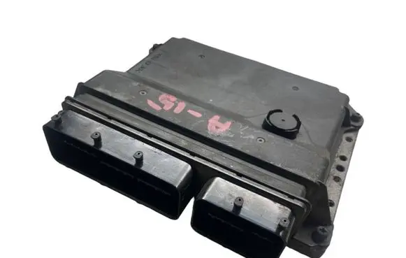 Toyota Avensis T270 Engine control unit/module 8966105D81 MB2754001141