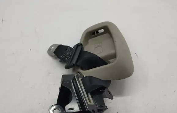 Chrysler Voyager Third row seat belt E26824 853038