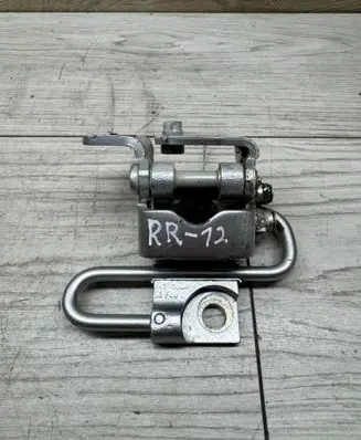 Volkswagen Golf VI Rear door lower hinge 1K4833411Q A046575