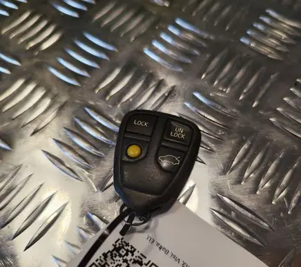 Volvo XC70 Ignition key/card 8685151