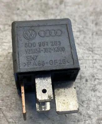 Audi A4 S4 B5 8D Other relay 8d0951253