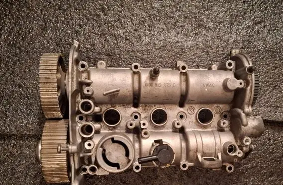 Volkswagen Up Engine head 04C103475D