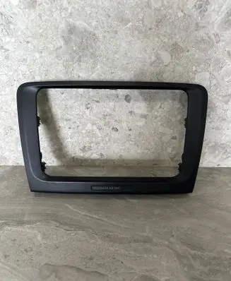 Skoda Superb B6 (3T) Radio/GPS head unit trim 3T0858069 1501835