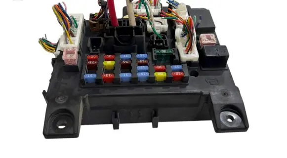 Mitsubishi Outlander Fuse module 8637A319 519087A18 L8637002A