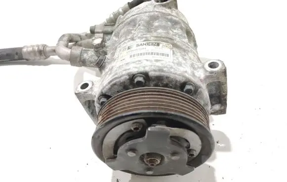 Volkswagen Golf V Air conditioning (A/C) compressor (pump) 1K0820808B